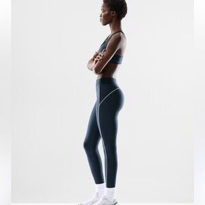 Aritzia GloTone Hustle Hi-Rise 26" Legging